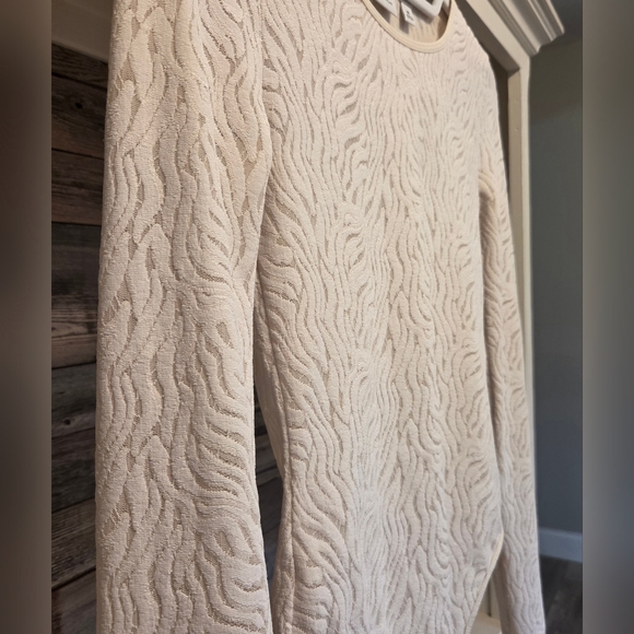 Babaton By Aritzia Cream Patterned Long Sleeve Thong Bodysuit- Very Flattering!! - Picture 6 of 9